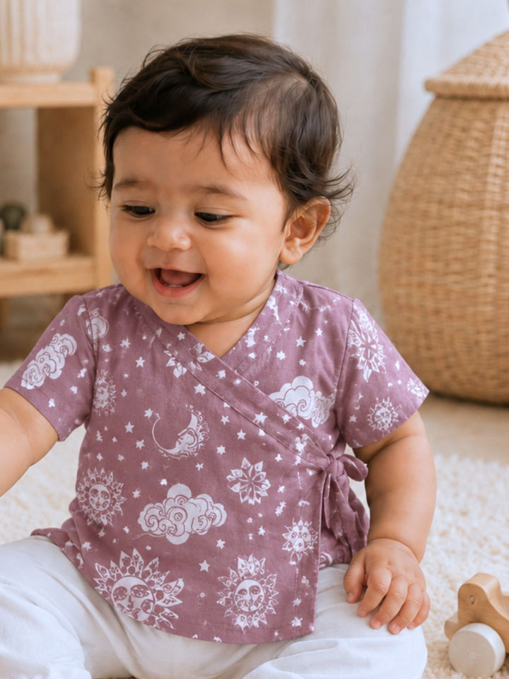 Nayantaara Mauve cotton muslin malmal baby jhabla jaamna set, close view of the print – Tura Turi