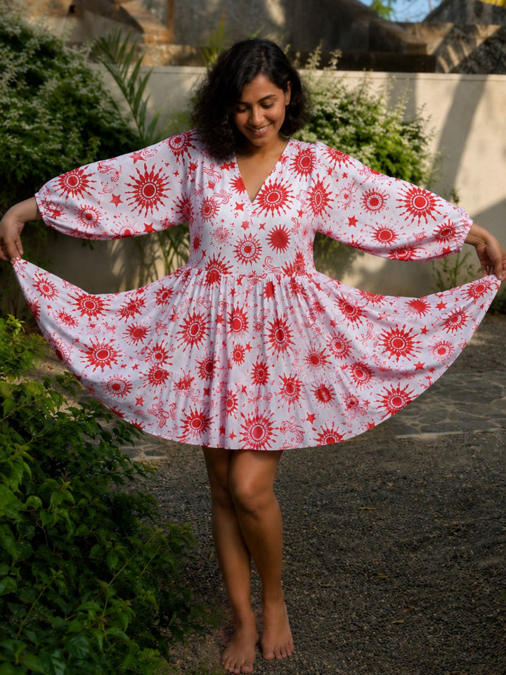 Flowy summer dress for women in pure cotton with whimsical everyday style