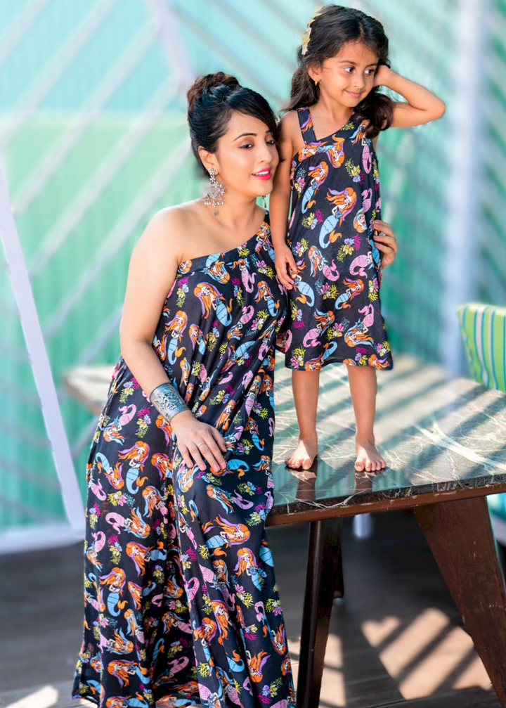 Asymmetrical Shoulder Flared Dress | Mermaid Black