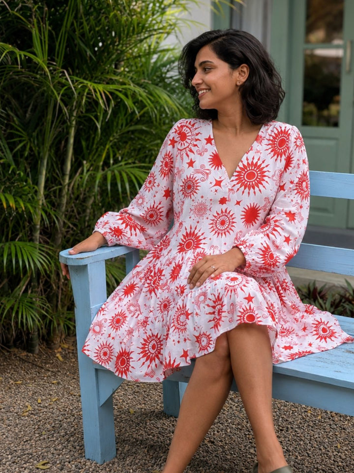 Women’s breathable cotton short dress with V-neck, balloon sleeves and tiered hem