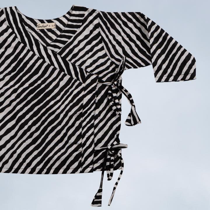 Leheriya black cotton muslin baby angrakha jhabla for newborns – Tura Turi
