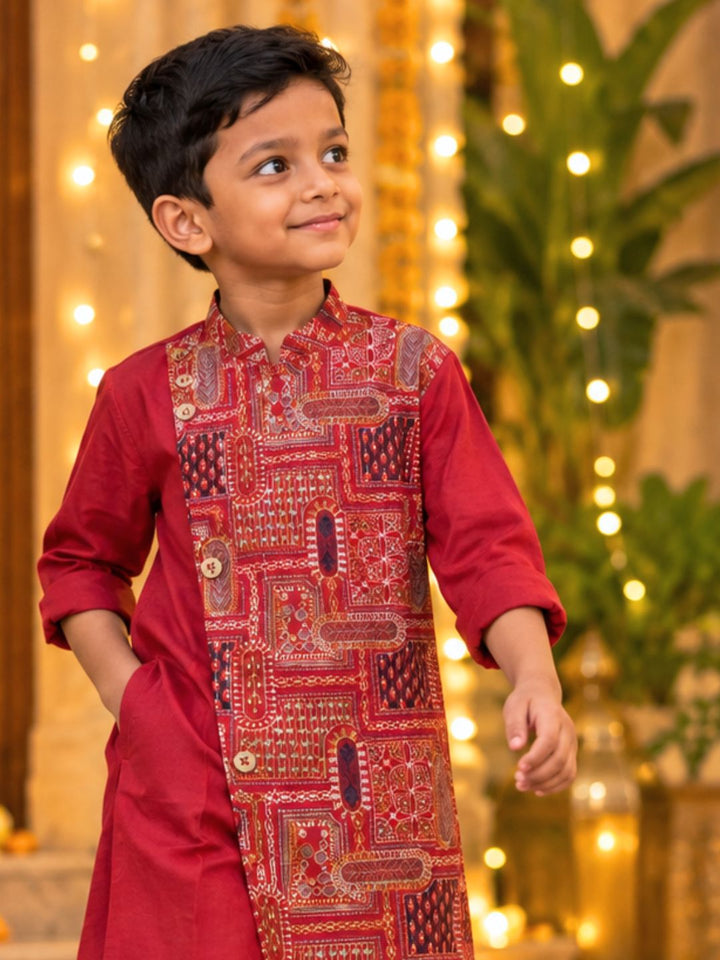Maroon Utsav cupro silk kurta with Mandarin collar, asymmetrical buttoned crossover front and wide multicolour embroidered panel – photo 4 – Tura Turi