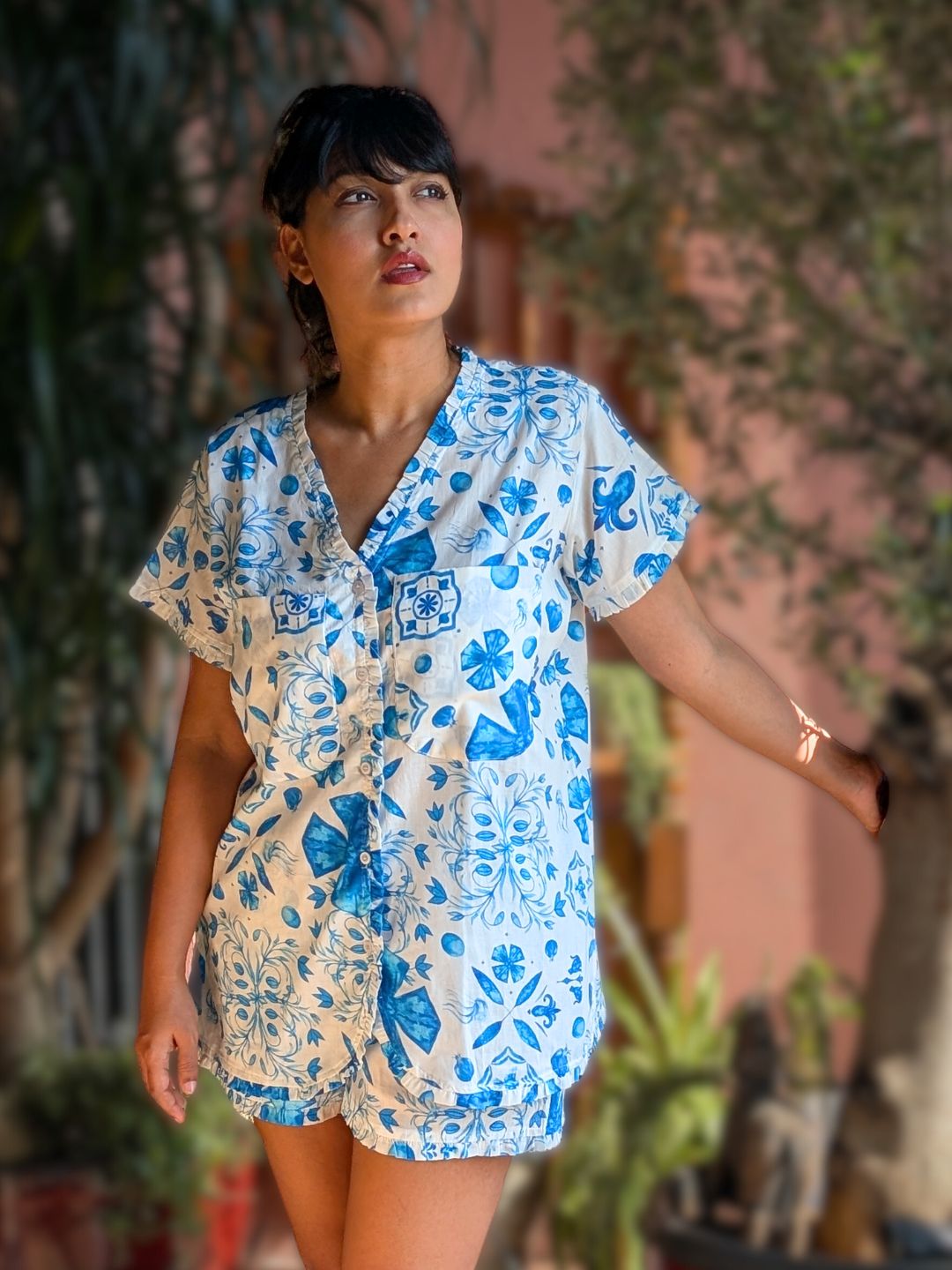 Women’s cotton no-bra nightsuit shorts set in blue floral print – comfortable lounge and sleepwear