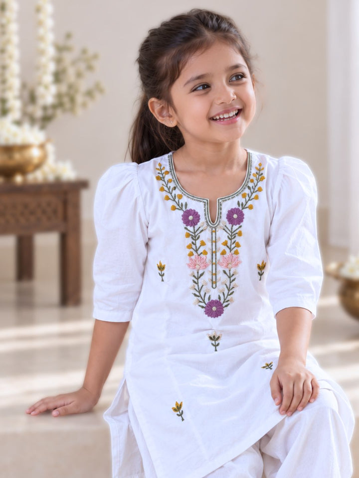 Girls’ white pure cotton mulmul kurta with textured floral embroidery, ideal for daily and festive wear
