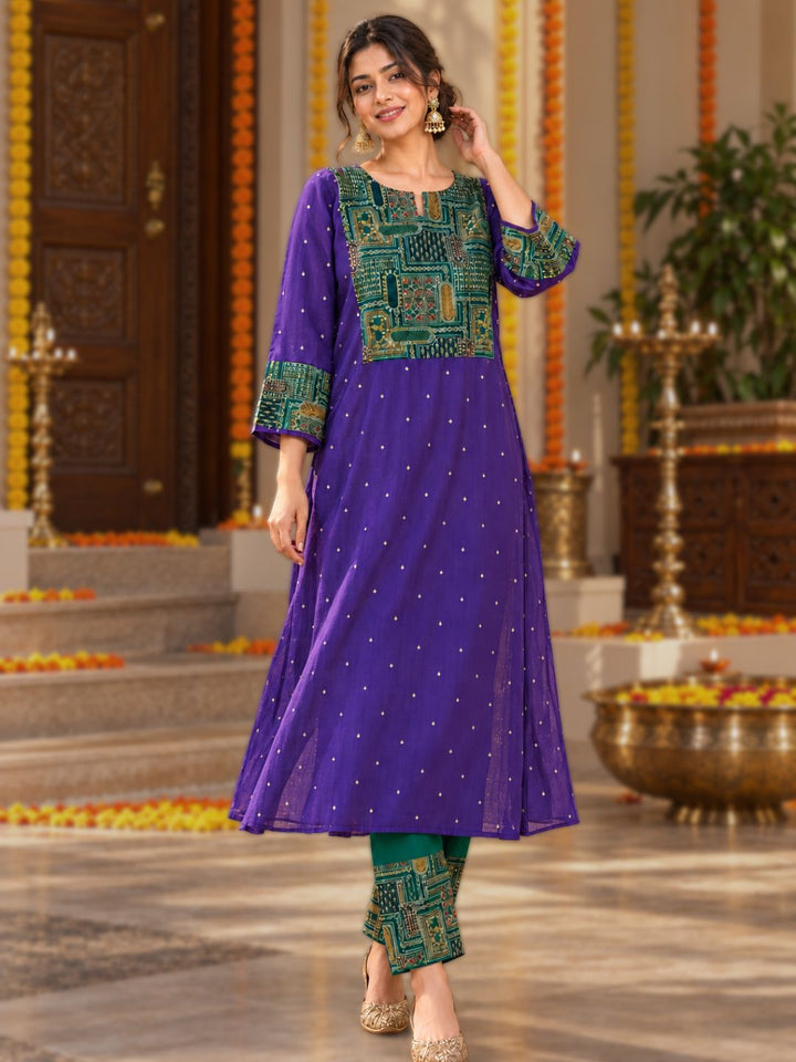 Woman in purple Utsav cupro silk kurta with emerald green embroidered yoke and cuffs, gold buti and emerald green pants – photo 1 – Tura Turi