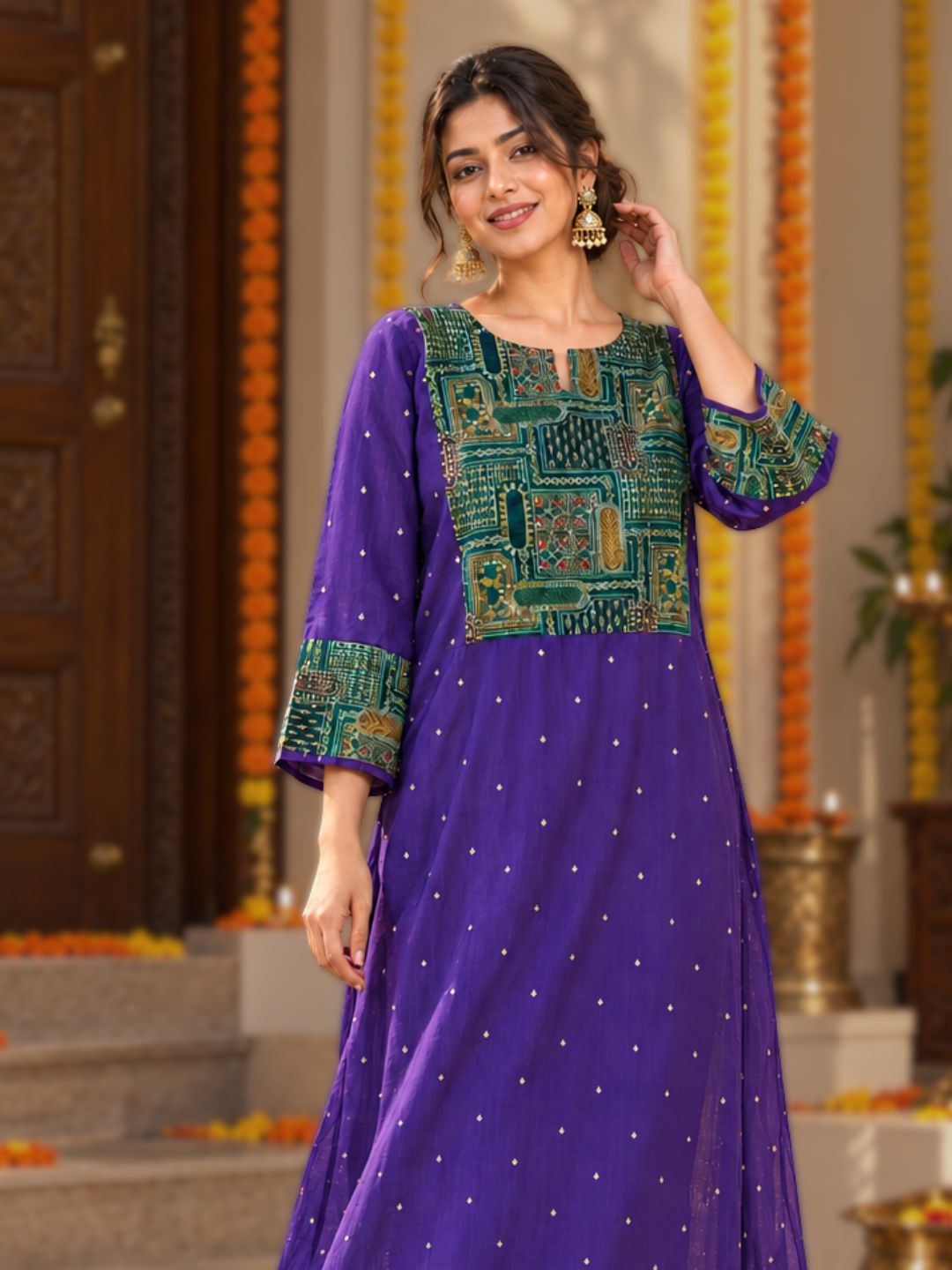 Woman in purple Utsav cupro silk kurta with emerald green embroidered yoke and cuffs, gold buti and emerald green pants – photo 7 – Tura Turi