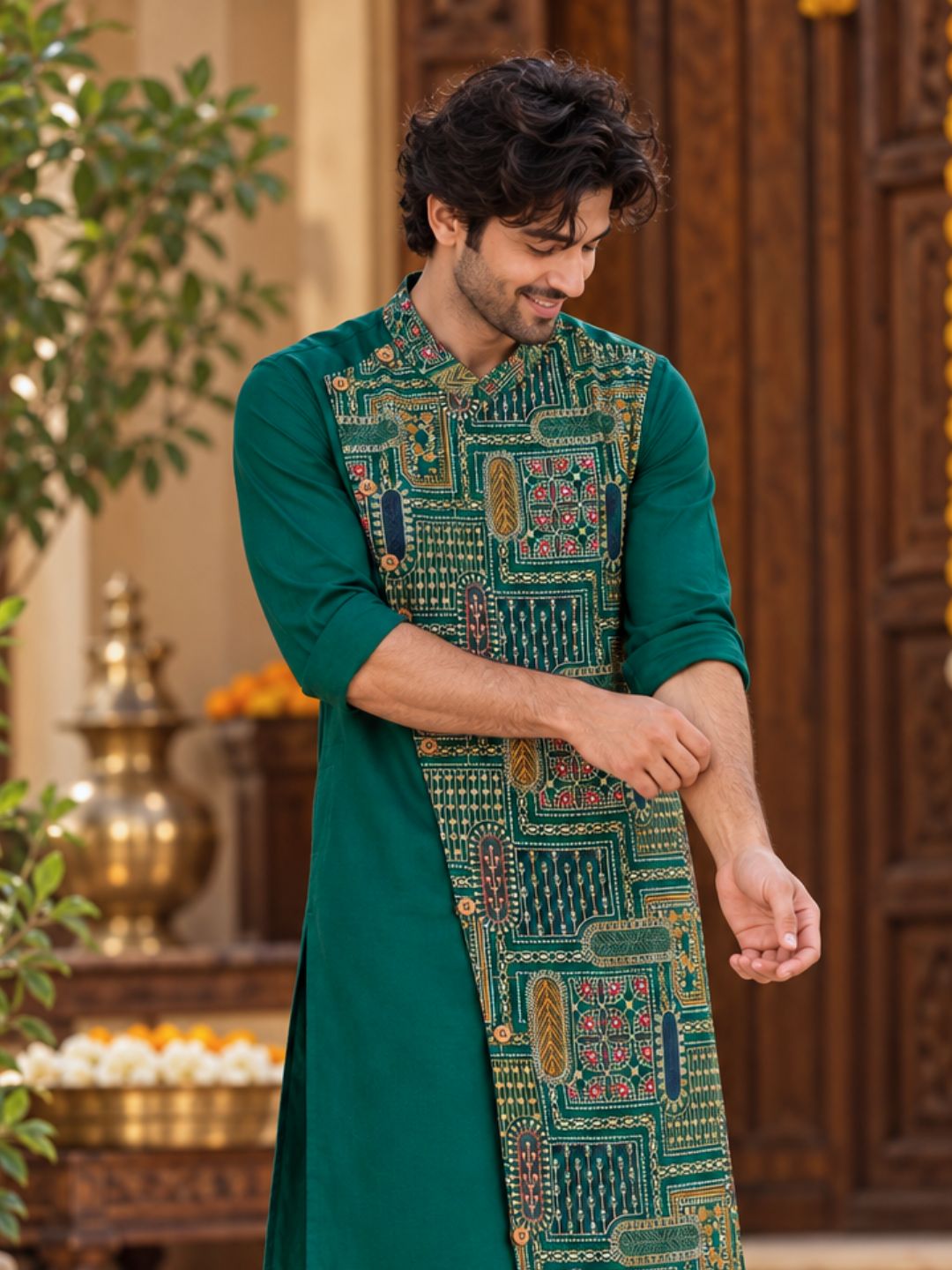 Emerald green Utsav cupro silk kurta with Mandarin collar, asymmetrical buttoned crossover front and wide multicolour embroidered panel – photo 7 – Tura Turi