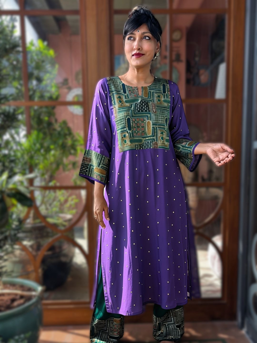 Woman in purple Utsav cupro silk kurta with emerald green embroidered yoke and cuffs, gold buti and emerald green pants – photo 3 – Tura Turi