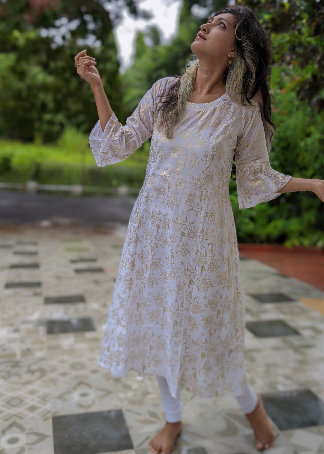WHITE LADIES KURTA WITH GOLD FOIL PRINT