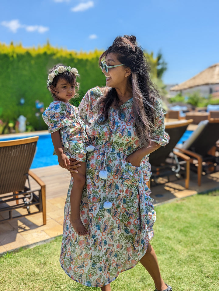 Sea Horse print women’s cotton beach kaftan – breathable summer wear.
